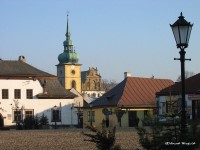 dom na dokach w Starym Sczu z amanym gontowym dachem Fot. Jacek Wojcik