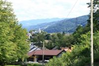 Widok na kościół i Beskid Sądecki fot. krisso77