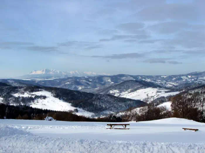 Widok z Bacwki nad Wierchoml na Tatry fot. White Moustache