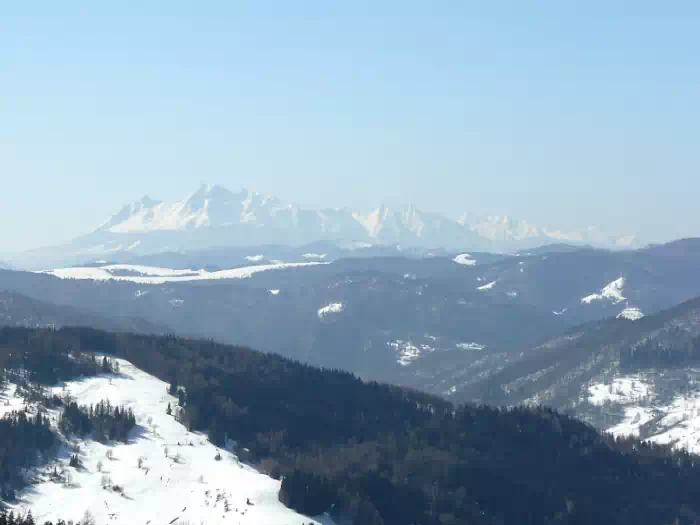 Widok z Bacwki nad Wierchoml na Tatry fot. Joanna Bajorek