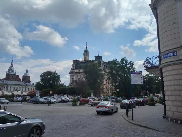 Rynek w Nowym Sczu fot. beskidsadecki.eu