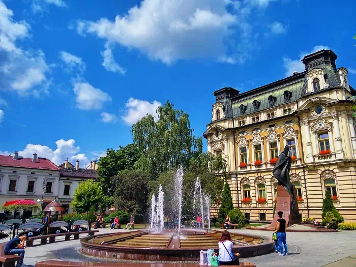 Rynek w Nowym Sczu fot. beskidsadecki.eu