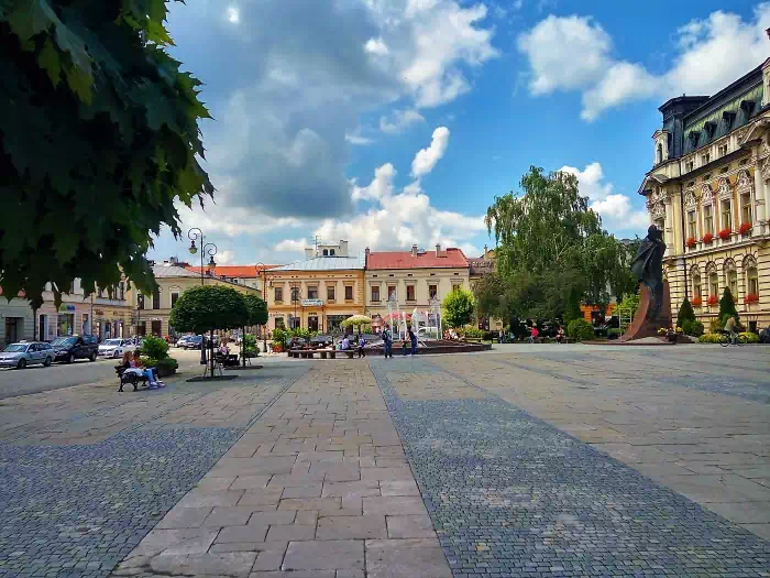 Rynek w Nowym Sczu fot. beskidsadecki.eu