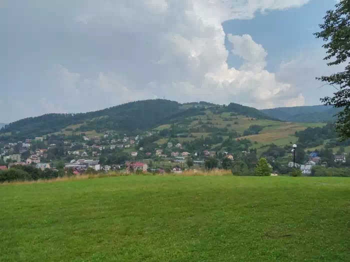 Ogrody zmysw -  widok na okolic fot. beskidsadecki.eu