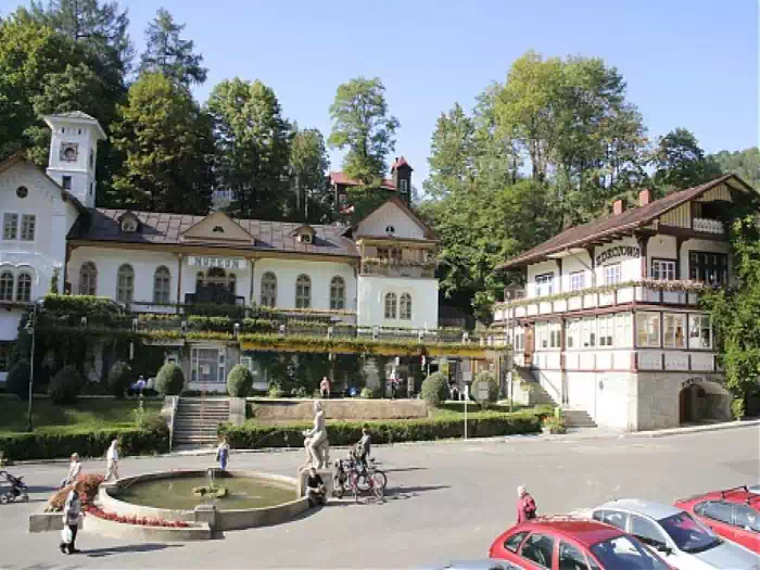 Szczawnica - plac Dietla w górnym parku zdrojowym