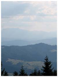 Pieniny i Tatry z polany pod Dzwonkwk fot. Bogso